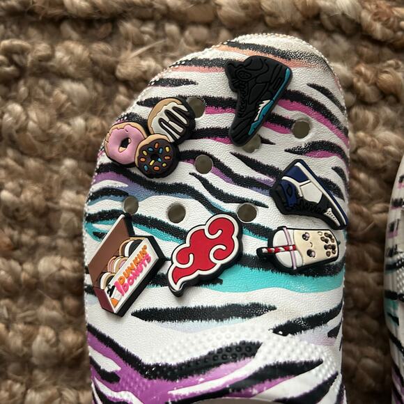 Crocs Classic Clogs Zebra Print w/ Jibbitz Charms – White Multicolor–Youth 4 - Picture 4 of 13